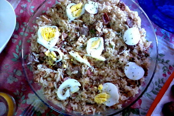 Arroz carreteiro com sobras de churrasco da Bianca