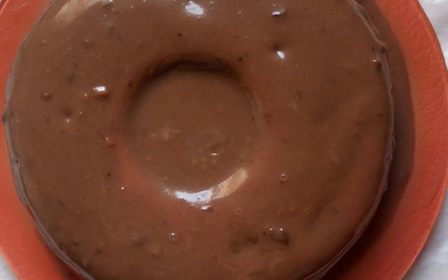 Bolo de laranja com cobertura de chocolate