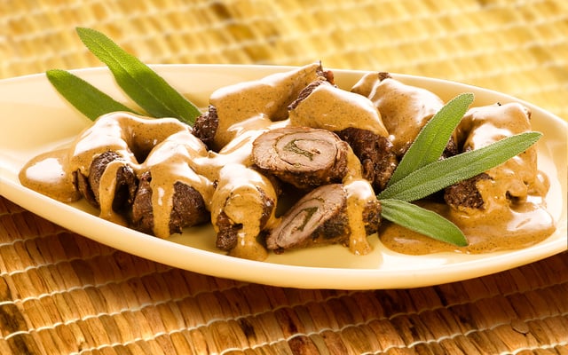 Filézinhos com molho de vinho