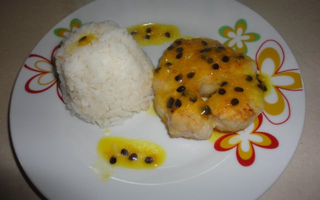 Peixe ao molho de maracujá