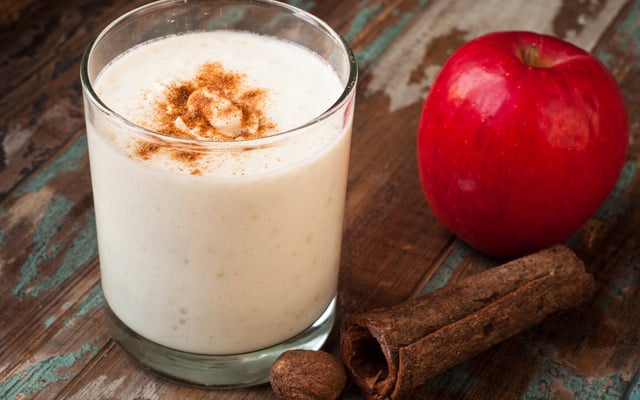 Vitamina de maçã, aveia e mel