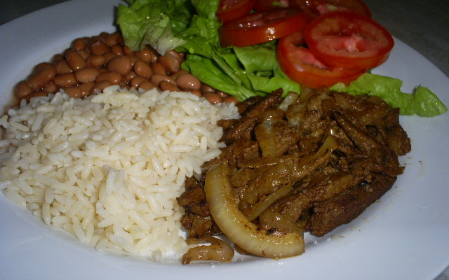 Fígado acebolado de porção