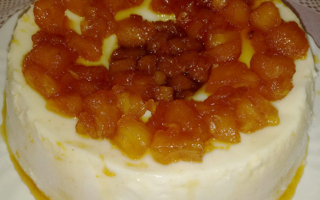 Manjar de coco com calda de abacaxi