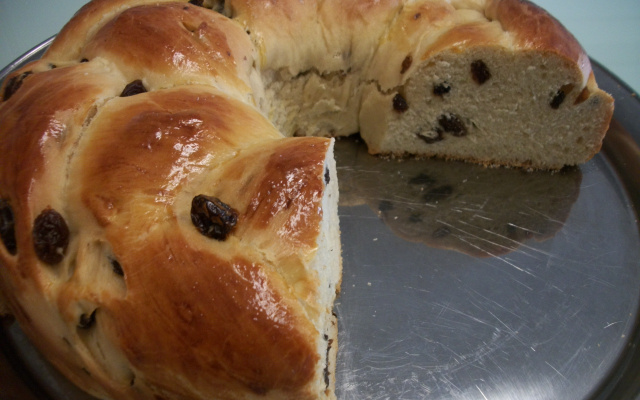 Rosca com leite condensado e passas