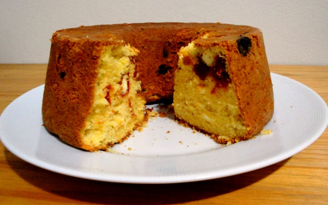 Bolo de fubá com goiabada