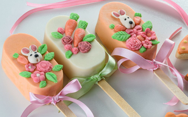 Cake pop de bolo de cenoura