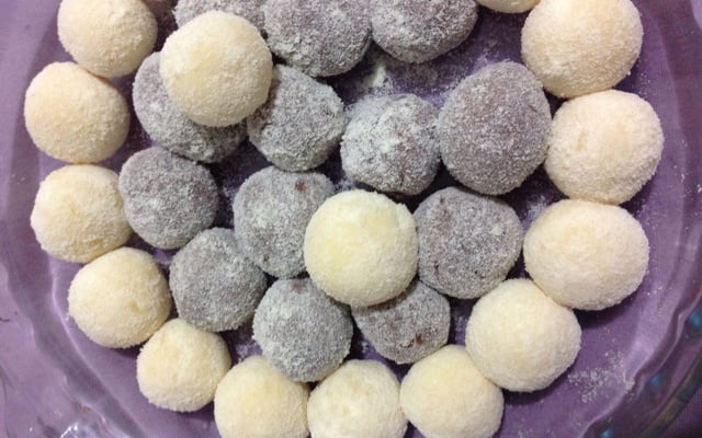 Beijinho de leite ninho e de chocolate