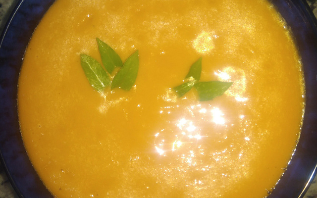 Molho manjericão para carnes superfácil