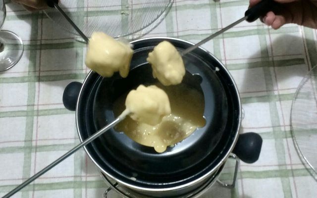 Fondue de queijo de microondas