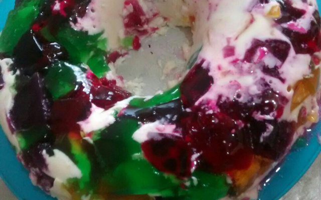 Sobremesa de morango com gelatina