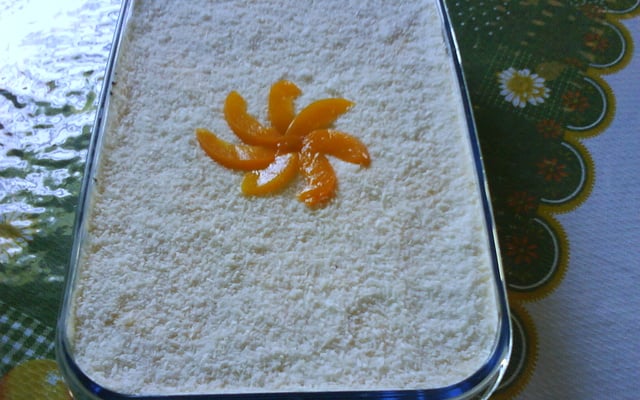 Pavê de pêssego com chantilly