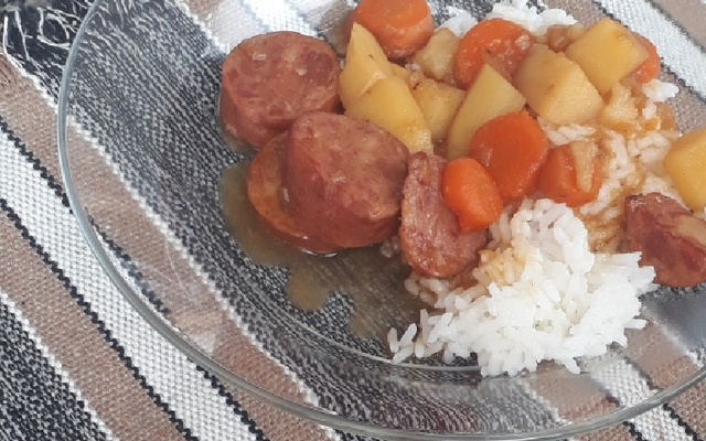 Lingüiça calabresa na panela de pressão