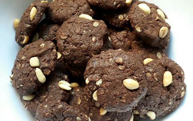 Cookie integral de cacau com amendoim