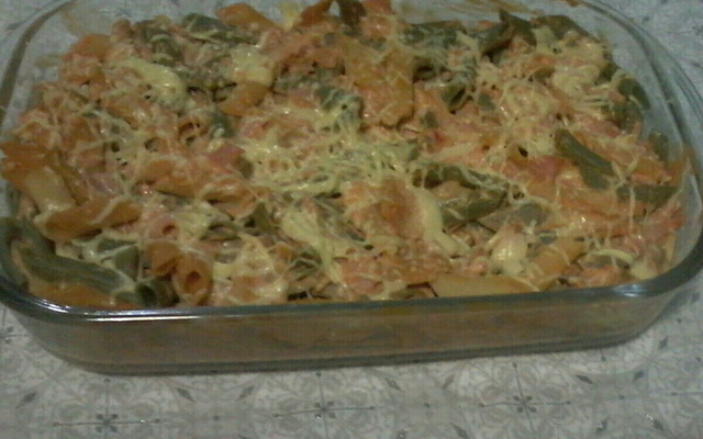 Macarrão com requeijão e peito de peru