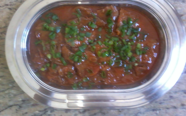 Língua de vaca ao molho vermelho