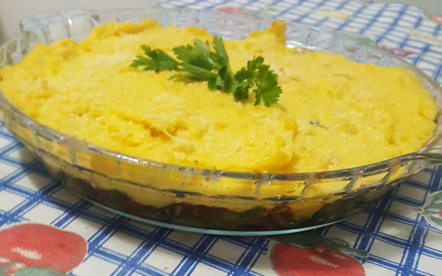 Escondidinho de carne seca com mandioquinha