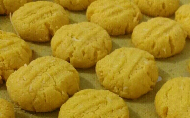 Biscoito de fubá com coco