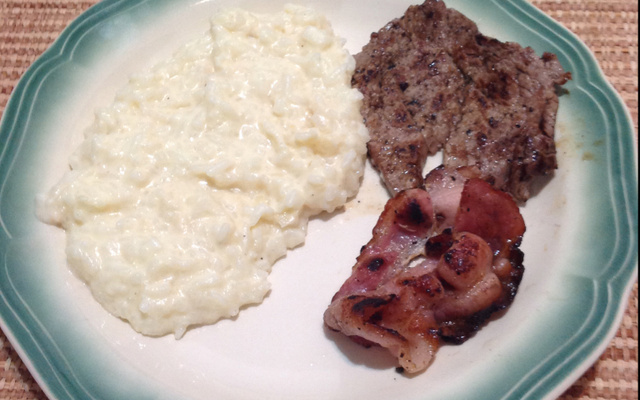 Filé mignon e bacon grelhados com com arroz a piamontese