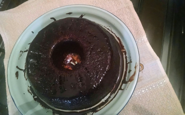 Bolo de cenoura com calda de chocolate de microondas