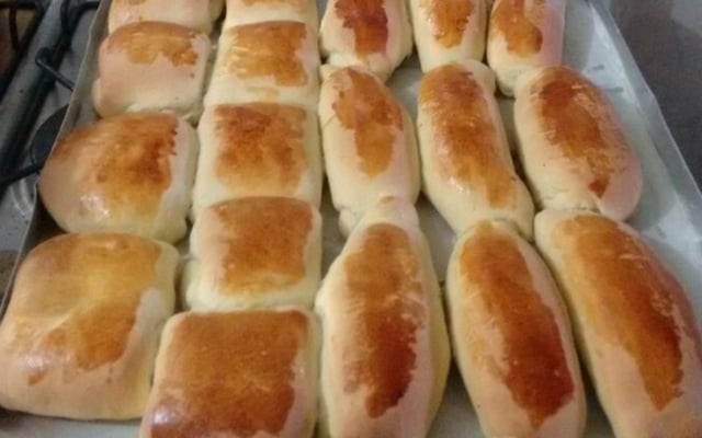Pão recheado com presunto e queijo