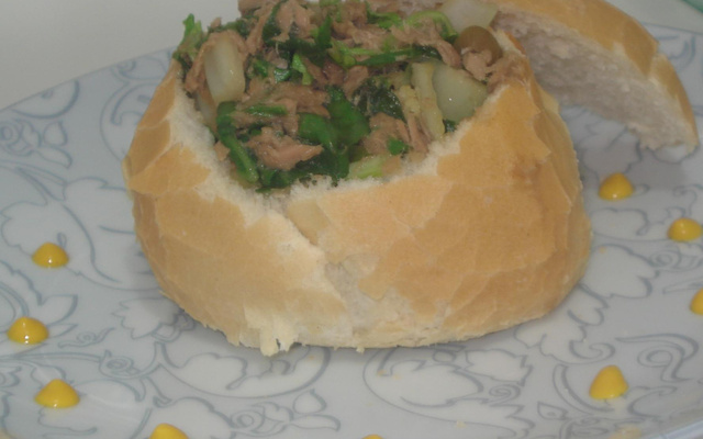 Sanduíche surpresa de atum