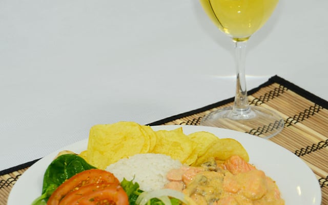 Estrogonofe de Salmão