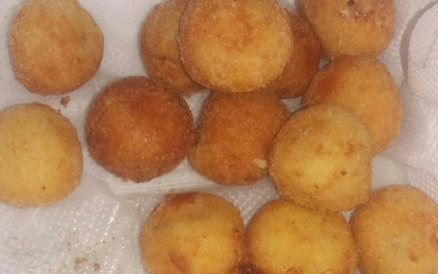 Bolinho de queijo com presunto
