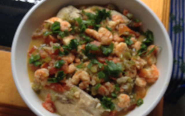 Peixe com molho de camarão