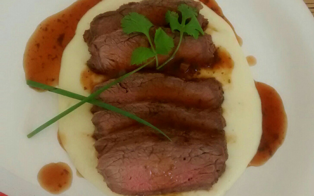 Picanha ao Molho Madeira com Purê de Batata