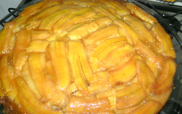 Torta de banana caramelizada