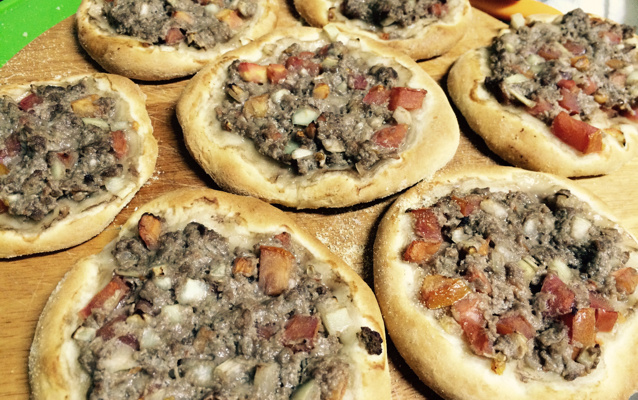 Esfiha aberta (delícia)