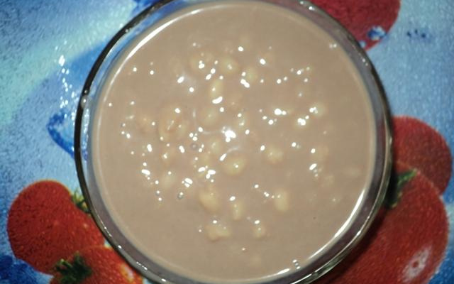 Canjica com calda de chocolate