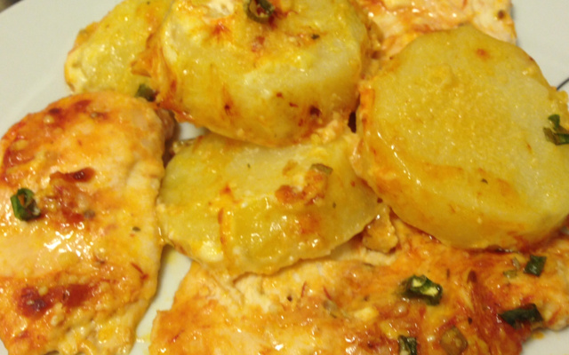 Frango com batatas no forno simples