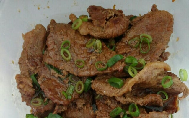 Carne na panela de pressão com cebola