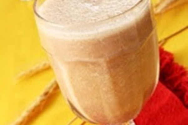 Shake de morango com banana e gérmen de trigo