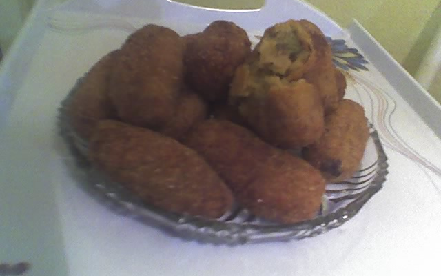 Croquetes de sobras de arroz e carne moída