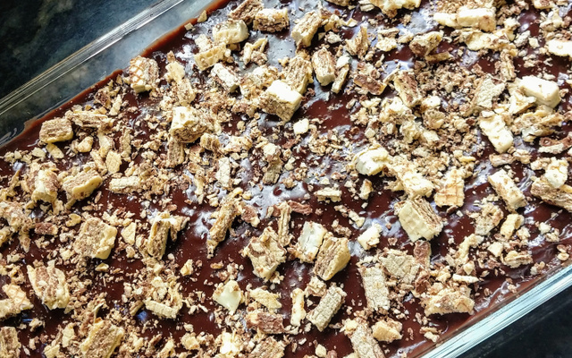 Pavê de bolacha maisena com creme branco e creme preto