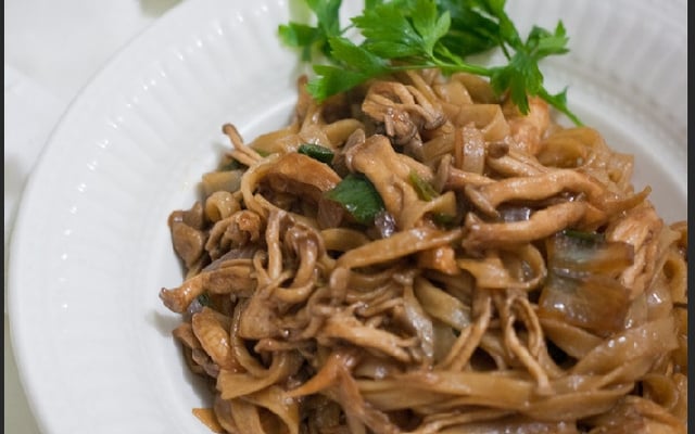 Pasta ao molho de shimeji fresco da D. Olga