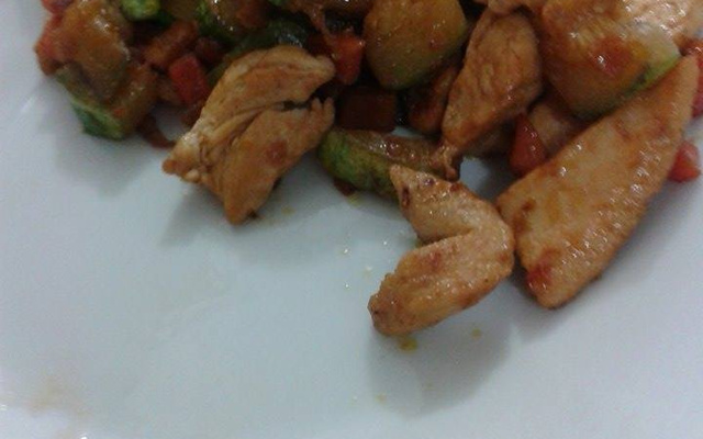 Peito de frango com legumes