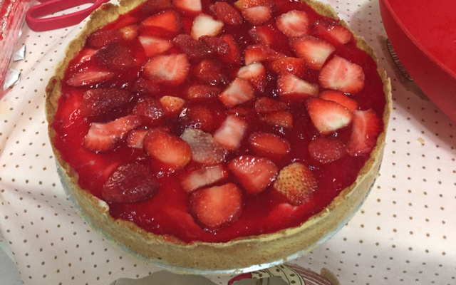 Torta de morango fácil e apetitosa