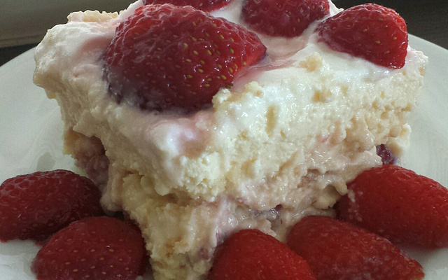 Pavê de leite ninho e morango