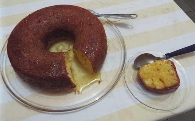 Bolo úmido de laranja