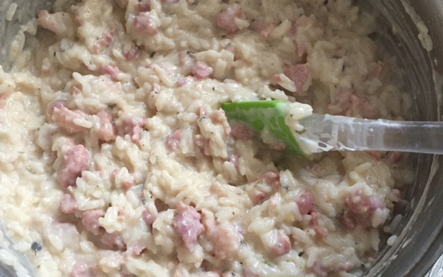 Arroz cremoso com linguiça, alho e ervas