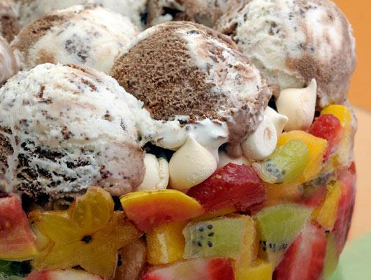 Forma de frutas com sorvete