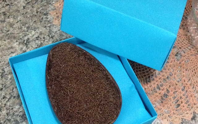 Ovo de Páscoa trufado com brigadeiro caseiro