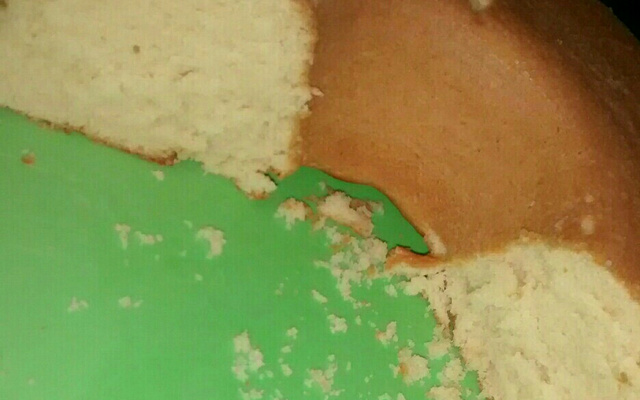 Bolo de trigo com queijo ralado