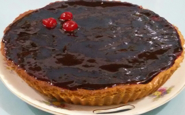 Torta de cream cheese com geleia de jabuticaba