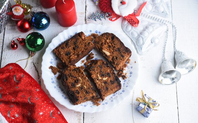 Bolo inglês de ameixa, chocolate e castanhas