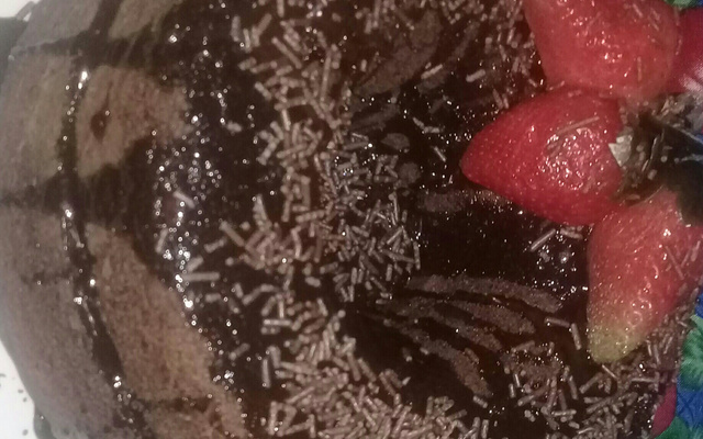 Bolo de chocolate com morango