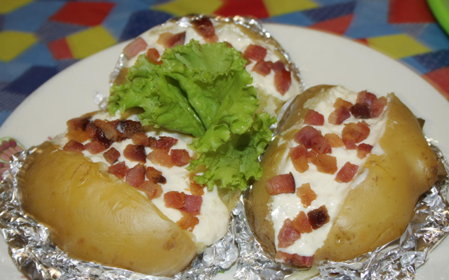 Batata recheada de frango